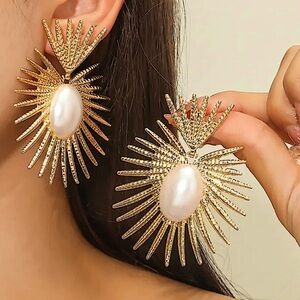 Exaggerated Dangle Earrings Fan Shaped With Oval Simulated Pearl in Gold & White
